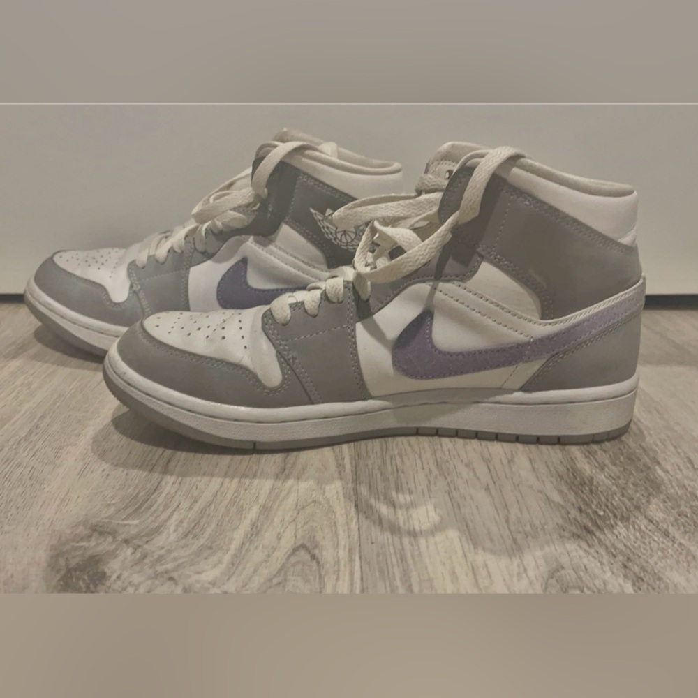 Women’s Air Jordan 1 Mids ‘Wolf Grey Aluminum’